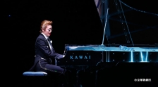 宝塚歌劇星組公演「THE ENTERTAINER！」にカワイクリスタルピアノを使用