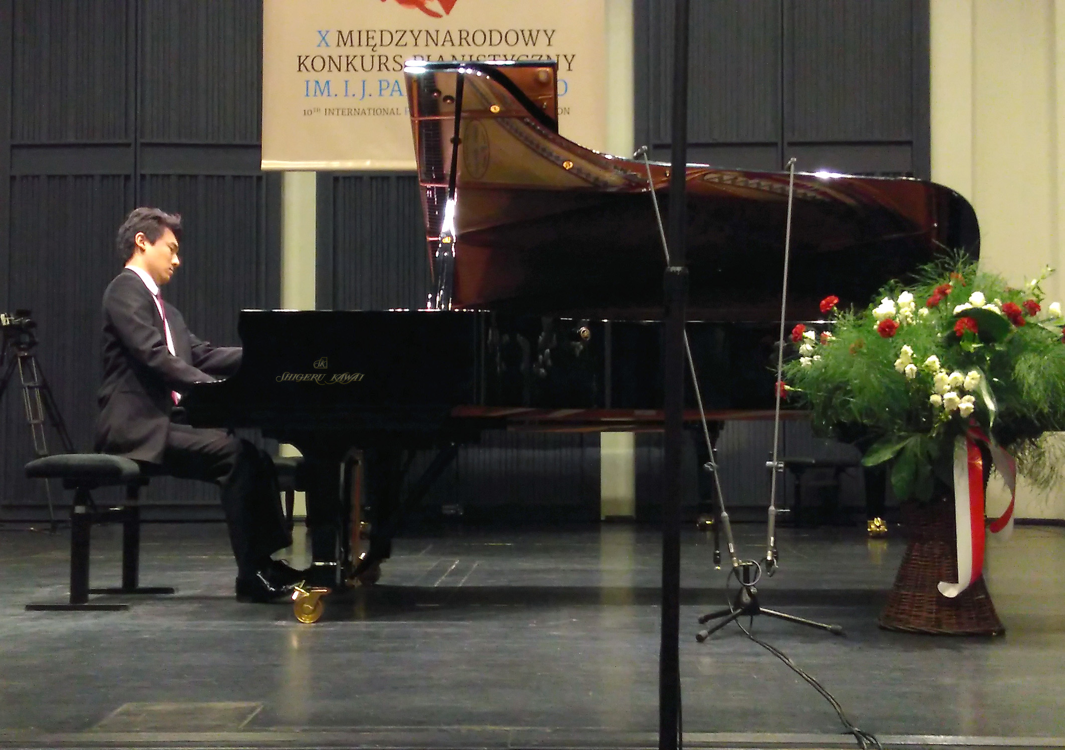 パデレフスキ国際ピアノコンクールで演奏する秋元孝介さん