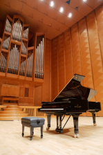 秋田県秋田市「アトリオン音楽ホール」に Shigeru KawaiフルコンサートピアノSK-EXが納入－1