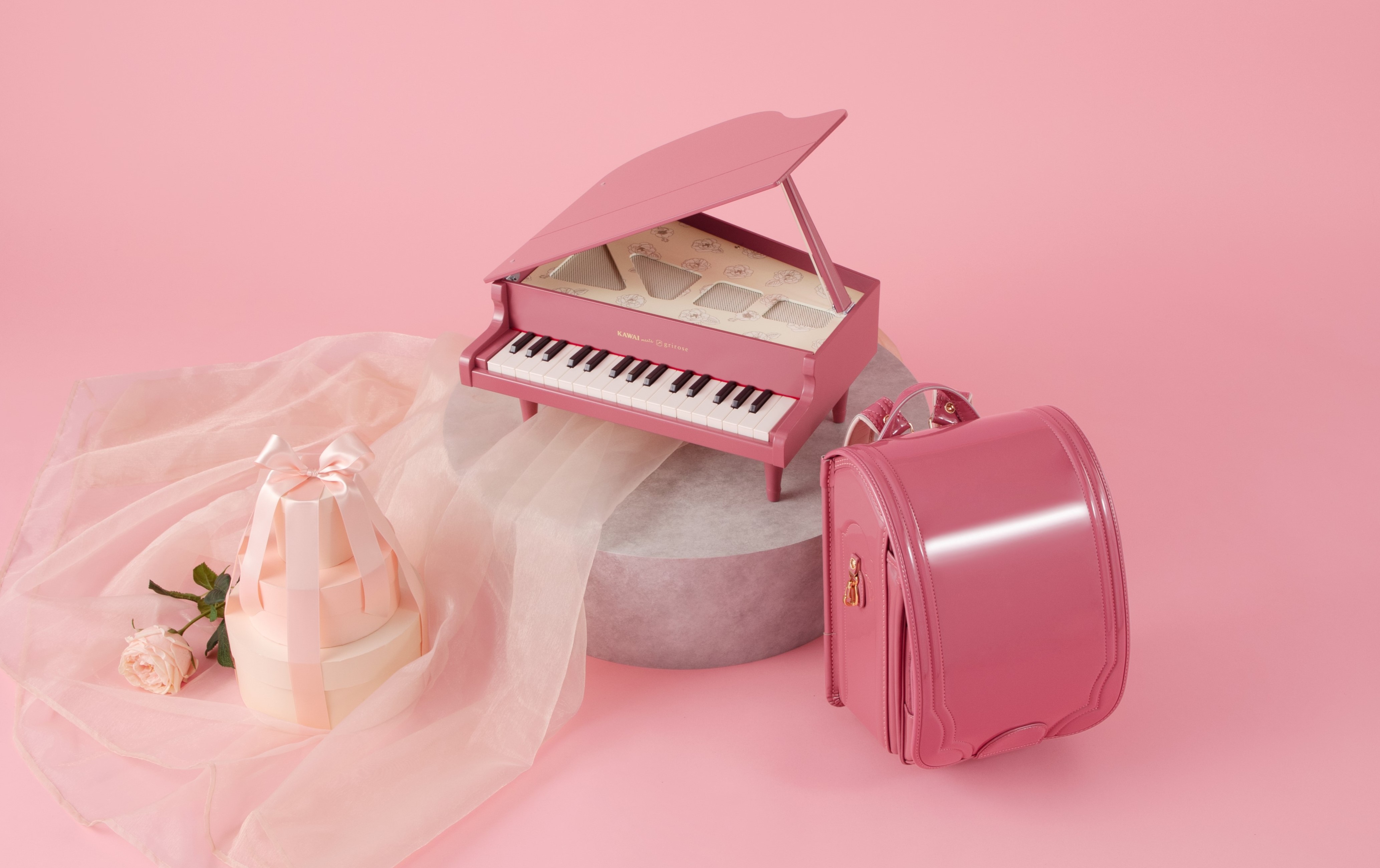 河合楽器製作所と土屋鞄製造所とのコラボレーション </br>『KAWAI meets grirose』ミニピアノ 展示・SNSキャンペーン実施