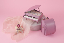 河合楽器製作所と土屋鞄製造所とのコラボレーション </br>  KAWAI meets griroseミニグランドピアノ 期間限定販売