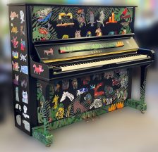 アート作品で彩られたラッピングピアノを公開
