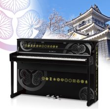 浜松城天守閣に浜松城歴代城主家紋ラッピングピアノを展示